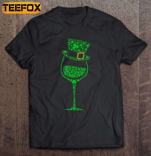 Wine Glass With Leprechaun Hat Shamrock Short Sleeve T Shirt