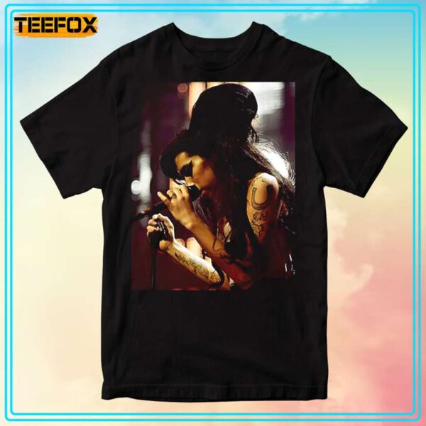 Amy Winehouse Singing Photo Unisex T Shirt